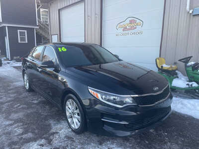 2016 Kia Optima, $0. Photo 2
