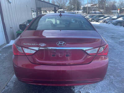 2013 Hyundai Sonata, $0. Photo 5