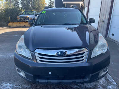 2011 Subaru Outback, $0. Photo 3