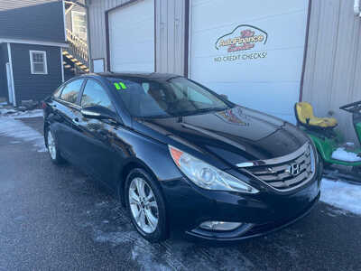 2011 Hyundai Sonata, $0. Photo 2