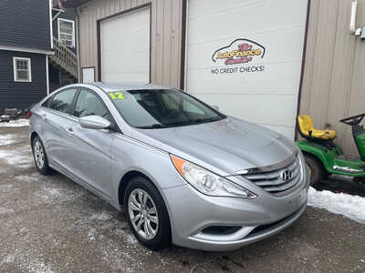 2012 Hyundai Sonata, $0. Photo 2