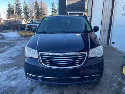 2014 Chrysler Town & Country, $0. Photo 3