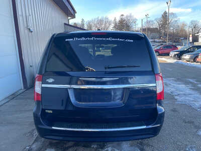 2014 Chrysler Town & Country, $0. Photo 5