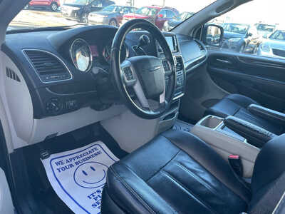 2014 Chrysler Town & Country, $0. Photo 6