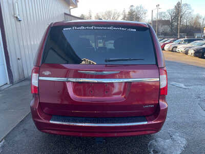 2011 Chrysler Town & Country, $0. Photo 5