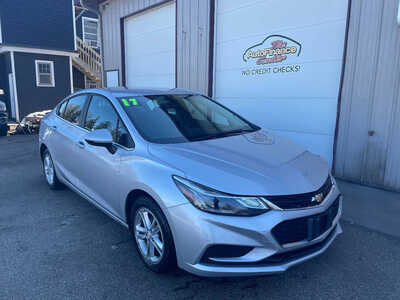 2017 Chevrolet Cruze, $9495. Photo 2