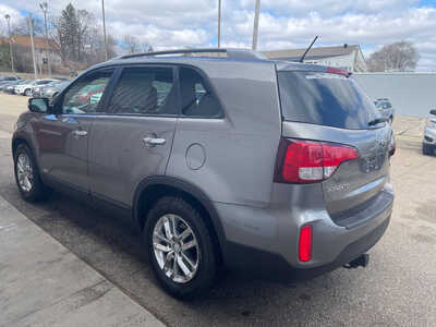 2014 Kia Sorento, $0. Photo 4