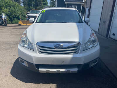 2011 Subaru Outback, $0. Photo 3