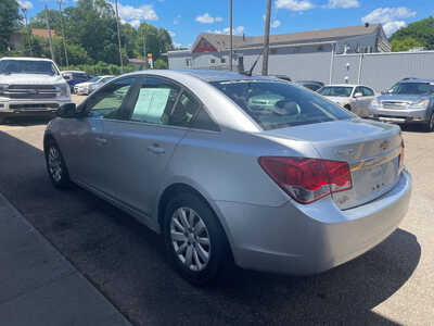2011 Chevrolet Cruze, $0. Photo 4