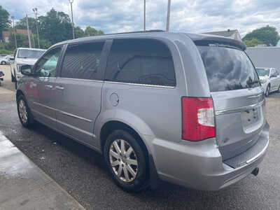 2014 Chrysler Town and, $0. Photo 4