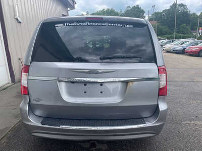 2014 Chrysler Town and, $0. Photo 5