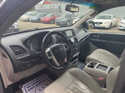 2014 Chrysler Town and, $0. Photo 6