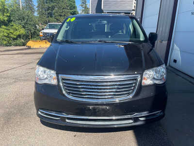 2014 Chrysler Town & Country, $0. Photo 3
