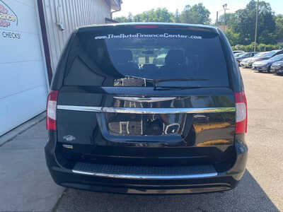 2014 Chrysler Town & Country, $0. Photo 5