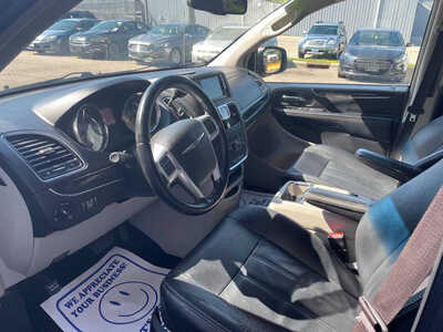 2014 Chrysler Town & Country, $0. Photo 6