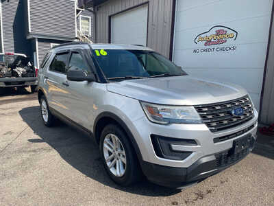 2016 Ford Explorer, $0. Photo 2