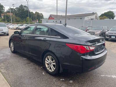 2011 Hyundai Sonata, $0. Photo 4