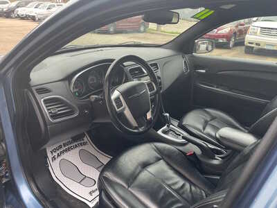 2011 Chrysler 200, $0. Photo 3