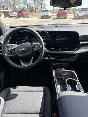 2025 Chevrolet Equinox, $35040. Photo 8