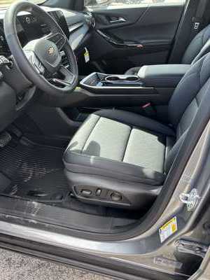 2025 Chevrolet Equinox, $35040. Photo 9