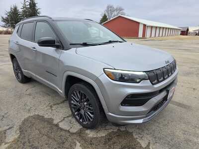 2022 Jeep Compass, $21995. Photo 3