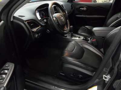 2021 Jeep Cherokee, $25990. Photo 3