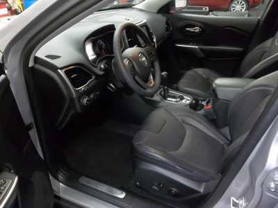 2021 Jeep Cherokee, $25990. Photo 3