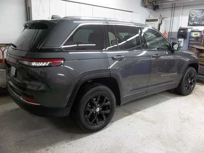 2022 Jeep Grand Cherokee, $31990. Photo 2