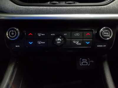 2022 Jeep Compass, $22990. Photo 8