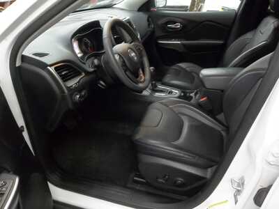 2022 Jeep Cherokee, $24990. Photo 3