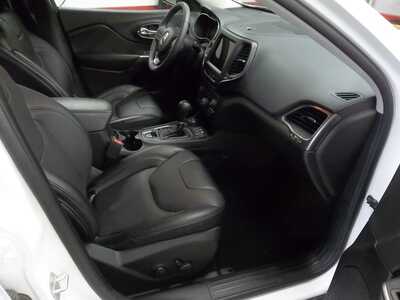 2022 Jeep Cherokee, $24990. Photo 4