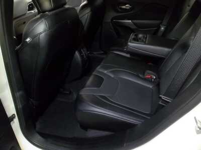 2022 Jeep Cherokee, $24990. Photo 5