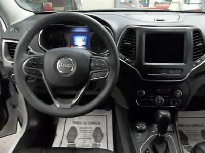 2022 Jeep Cherokee, $24990. Photo 7