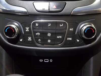 2023 Chevrolet Equinox, $23990. Photo 8
