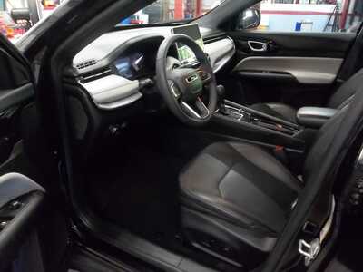 2023 Jeep Compass, $22990. Photo 3