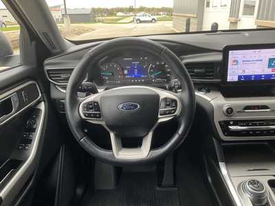 2021 Ford Explorer, $31999. Photo 12
