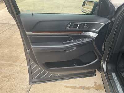 2016 Ford Explorer, $21666. Photo 7