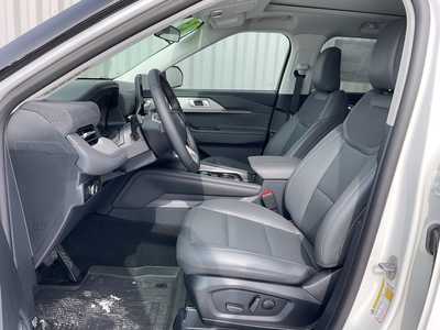 2025 Ford Explorer, $46938. Photo 8