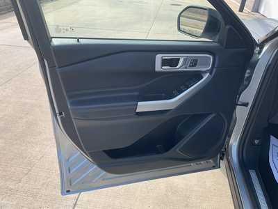 2022 Ford Explorer, $29569. Photo 7
