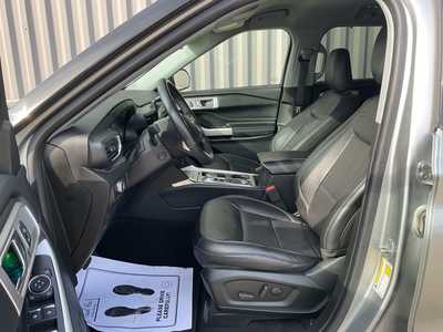 2022 Ford Explorer, $29569. Photo 8