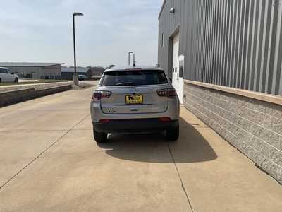 2022 Jeep Compass, $19599. Photo 5