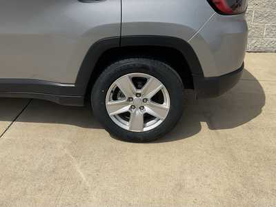 2022 Jeep Compass, $19599. Photo 6