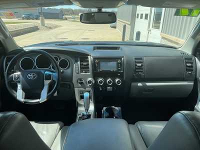2017 Toyota Sequoia, $20550. Photo 10