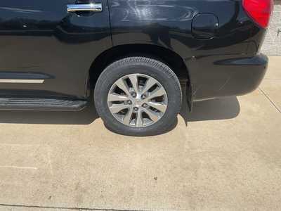 2017 Toyota Sequoia, $20550. Photo 5