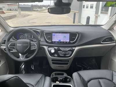 2024 Chrysler Pacifica, $39999. Photo 10
