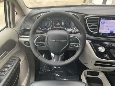 2024 Chrysler Pacifica, $39999. Photo 11
