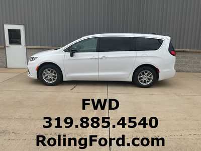 2024 Chrysler Pacifica, $39999. Photo 2