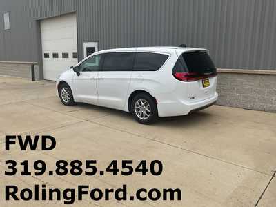 2024 Chrysler Pacifica, $39999. Photo 3