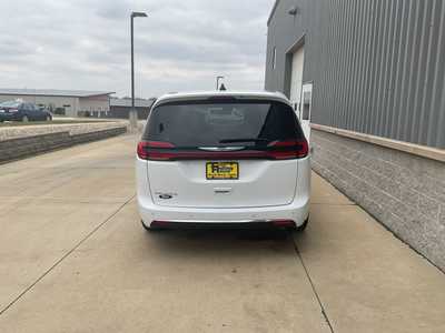 2024 Chrysler Pacifica, $39999. Photo 5