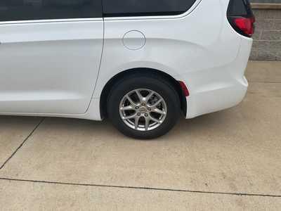 2024 Chrysler Pacifica, $39999. Photo 6